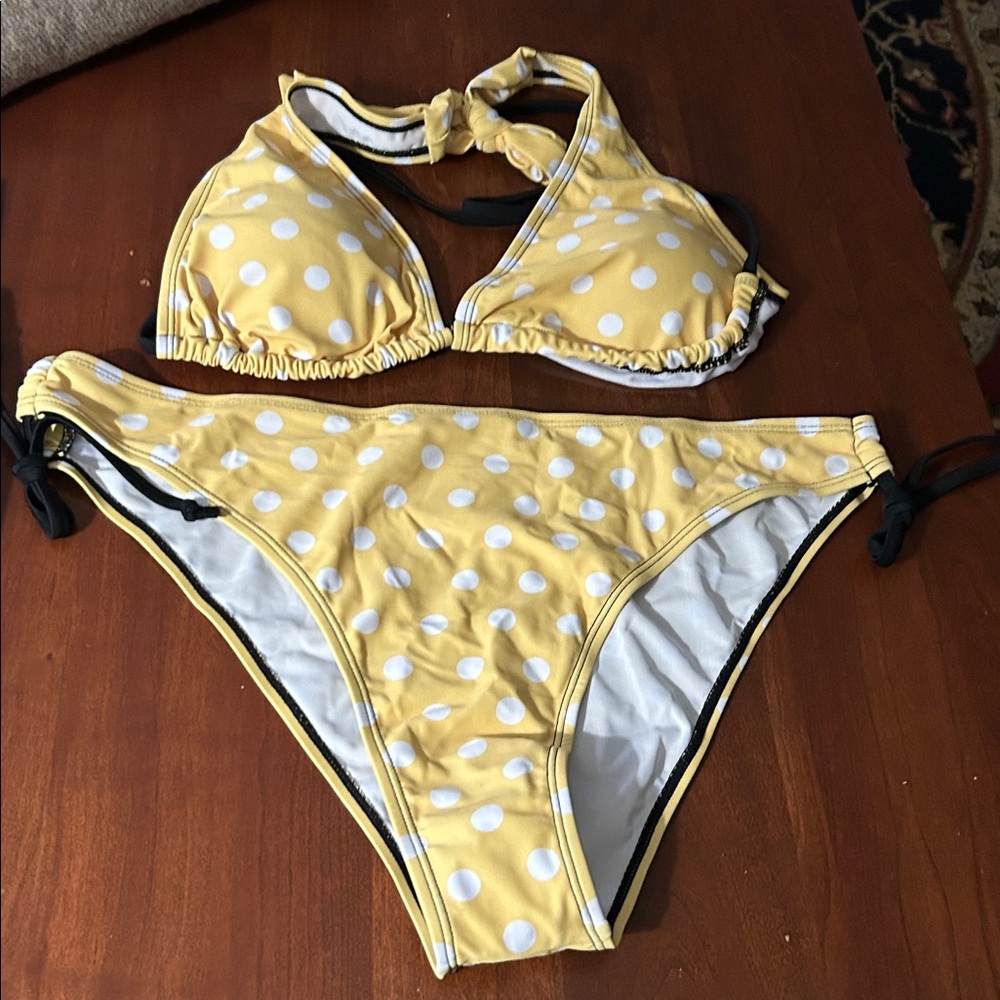 Polka Dot DIVA V-Neck Yellow Polka Dot Bikini Set
X-Large - Picture 5 of 10